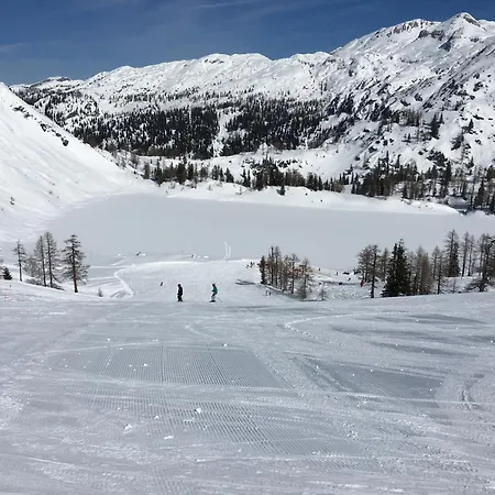 Big Apartment, 72m2, Still Good Skiing , Swimming Pool Inhouse , Table Tennis, Therme Lejlighed